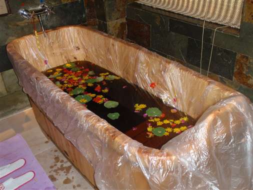 Bad met bloemblaadjes