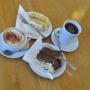 Koffie met gebak in het Braewick Café