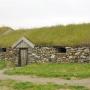 Replica van een Viking langhuis bij Haroldswick