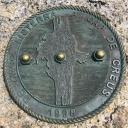 Plaquette met de meest westelijke, Cabo Fisterra in Galicië, en meest oostelijke punt, Cap de Creus in Catalonië, van Spanje