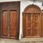 Heel veel gebouwen in Stone Town hebben mooi gesneden houten deuren en kozijnen