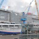 Het cruiseschip Carnival Jubilee ligt bij de werf aan de kade om te worden afgebouwd