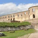 Slot Borgholm ziet er van buiten groot en massief uit